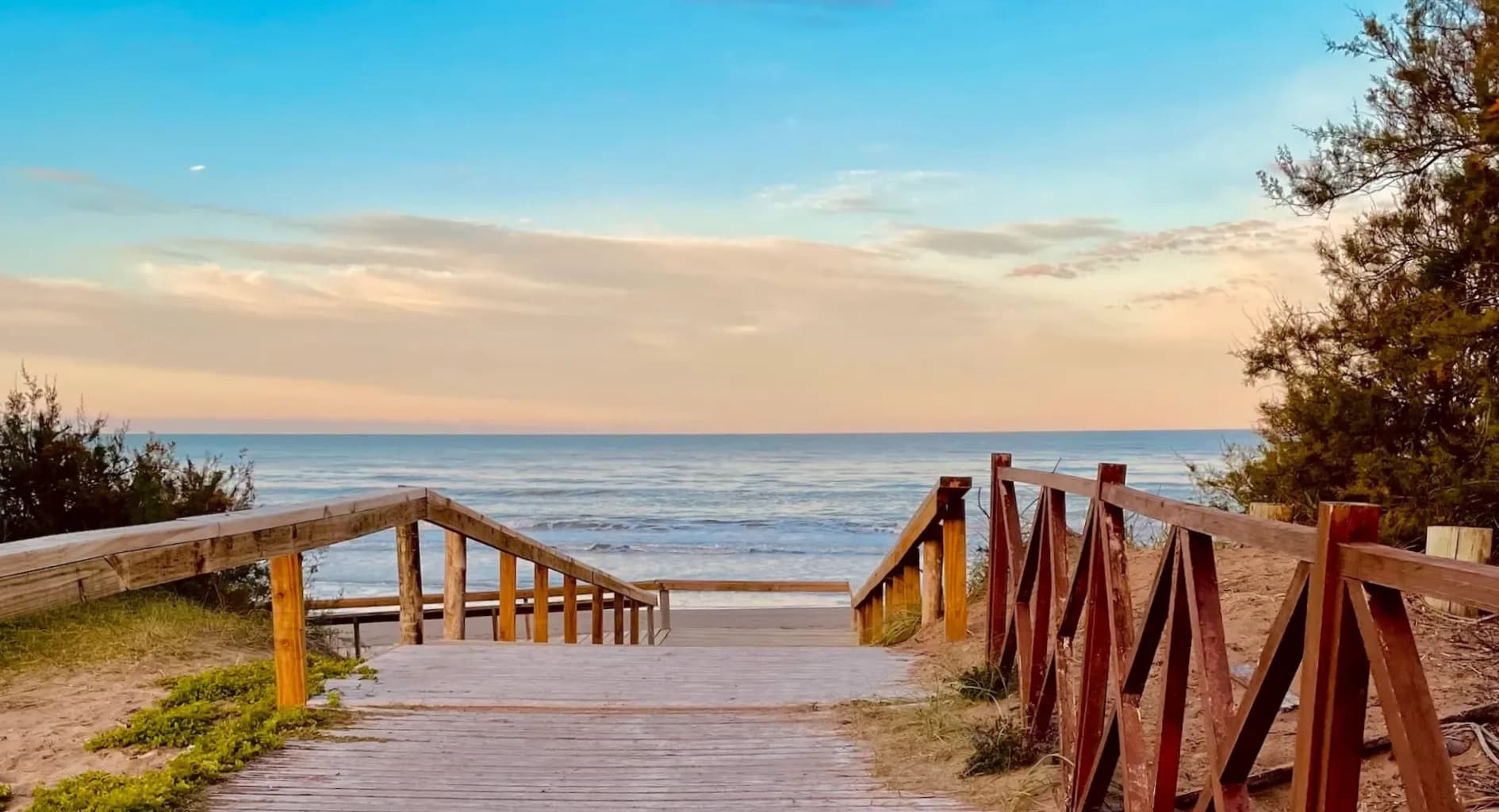 Cabaña de madera entre pinos en Costa del Este, Partido de La Costa